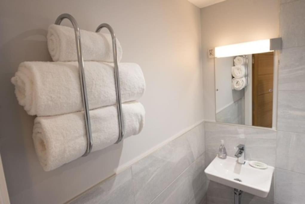 Beautiful, Spacious 1 Bed Flat Brentwood Eksteriør billede