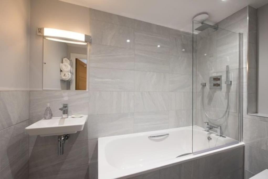 Beautiful, Spacious 1 Bed Flat Brentwood Eksteriør billede