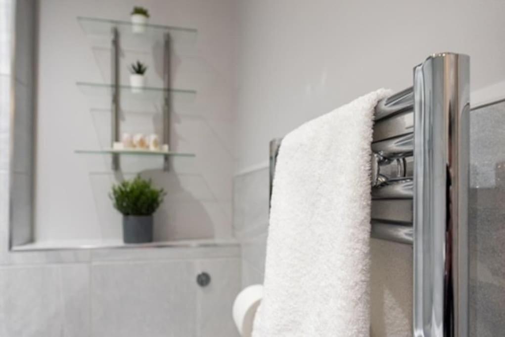 Beautiful, Spacious 1 Bed Flat Brentwood Eksteriør billede