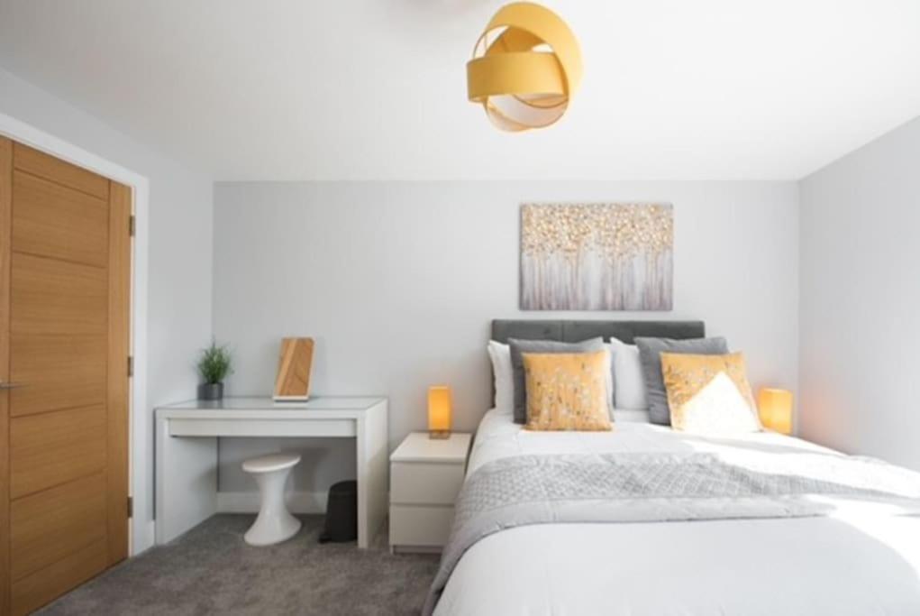 Beautiful, Spacious 1 Bed Flat Brentwood Eksteriør billede